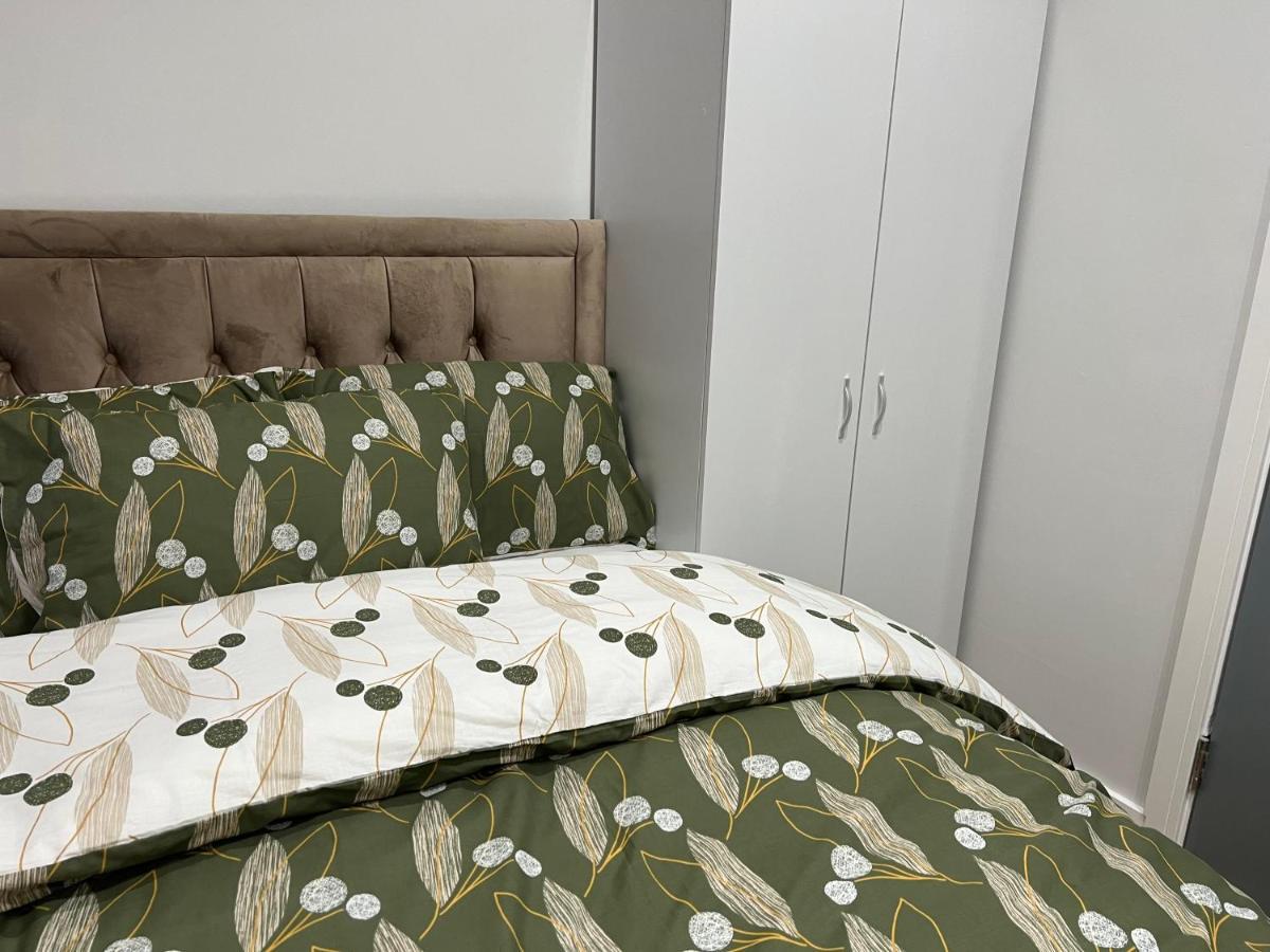 Park View Serviced Apartment - Next To Northolt Tube Station - Near Central London & Wembley Exterior photo