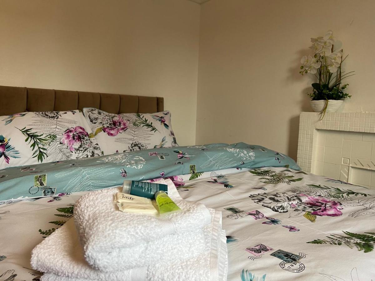 Park View Serviced Apartment - Next To Northolt Tube Station - Near Central London & Wembley Exterior photo